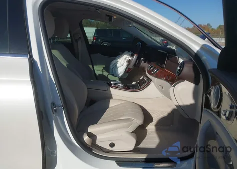 2020 Mercedes-Benz E 350 z USA, uszkodzony, nr VIN WDDZF8DB3LA703872